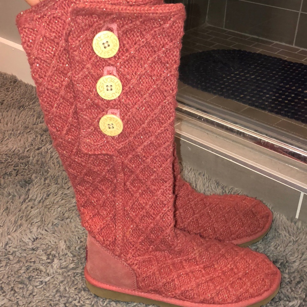Classic Cardy Button UGGs - pink, size 9